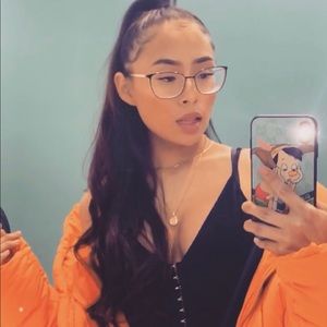 Meet your Posher, Crystal